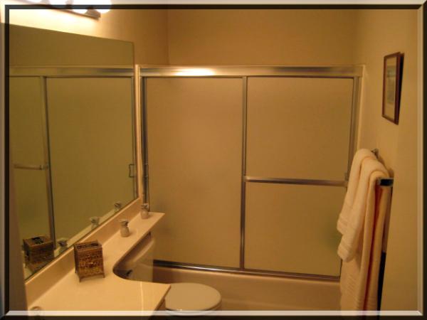 second bathroom with wall pictures and luxury towels